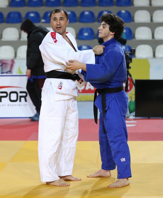 turkiye-gencler-judo-sampiyonasi,-rizede-basladi-(1).jpg