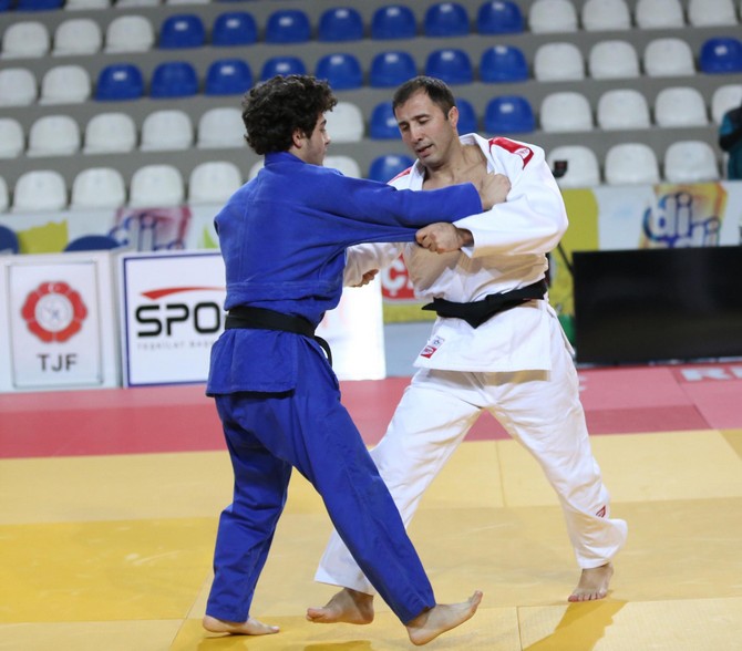 turkiye-gencler-judo-sampiyonasi,-rizede-basladi-(2).jpg