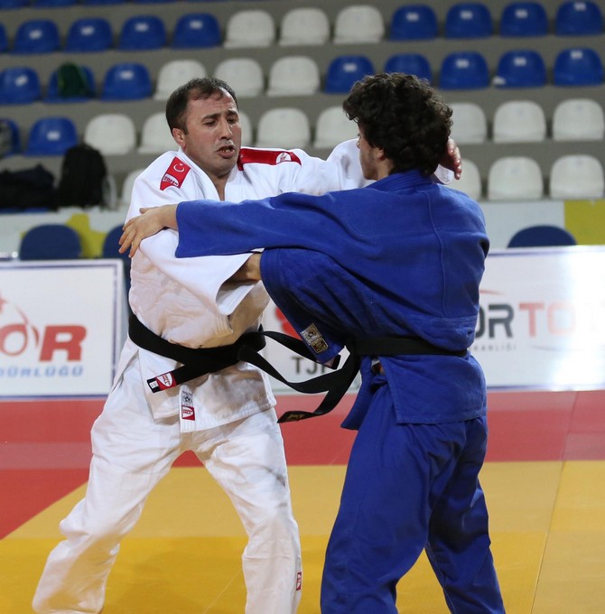 turkiye-gencler-judo-sampiyonasi,-rizede-basladi-(5).jpg