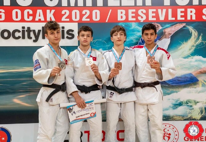 turkiye-judo-federasyonu-ve-kilis-belediyesi-isbirligi-ile-24-26-ocak-tarihleri-arasinda-duzenlenen-spor-toto-2020-umitler-turkiye-judo-sampiyonasinda-rizeli-sporcular-derece-elde-etmeye-devam-ediyor-(2).jpg