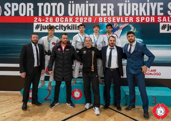 turkiye-judo-federasyonu-ve-kilis-belediyesi-isbirligi-ile-24-26-ocak-tarihleri-arasinda-duzenlenen-spor-toto-2020-umitler-turkiye-judo-sampiyonasinda-rizeli-sporcular-derece-elde-etmeye-devam-ediyor-(3).jpg