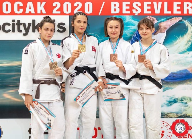 turkiye-judo-federasyonu-ve-kilis-belediyesi-isbirligi-ile-24-26-ocak-tarihleri-arasinda-duzenlenen-spor-toto-2020-umitler-turkiye-judo-sampiyonasinda-rizeli-sporcular-derece-elde-etmeye-devam-ediyor-(8).jpg
