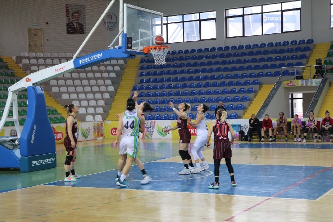 turkiye-kadinlar-basketbol-ligi-28-hafta-karsilasmasinda-rize-yenisehir-spor-salonunda-turgutlu-belediyesporu-konuk-eden-rize-belediyesi-parkeden-19-sayi-farkla-63-44-galip-ayrildi-2.jpg
