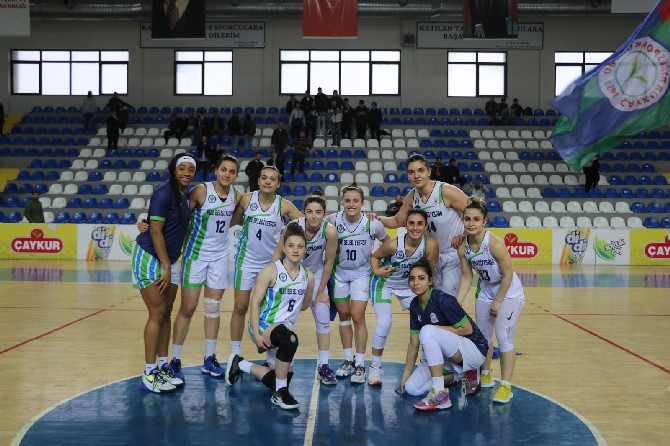turkiye-kadinlar-basketbol-ligi-28-hafta-karsilasmasinda-rize-yenisehir-spor-salonunda-turgutlu-belediyesporu-konuk-eden-rize-belediyesi-parkeden-19-sayi-farkla-63-44-galip-ayrildi-3.jpg