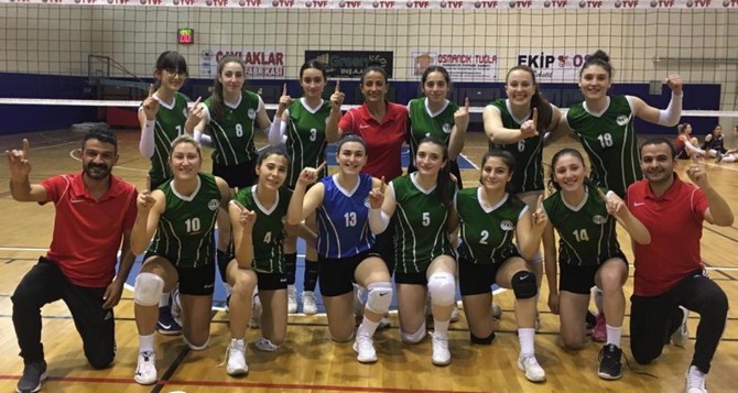 turkiye-kadinlar-voleybol-liginde-findikli-kasirgasi-ediyor-2-ligde-yer-alan-rize-ekibi-ilk-devreyi-namaglup-lider-tamamladi-1.jpg