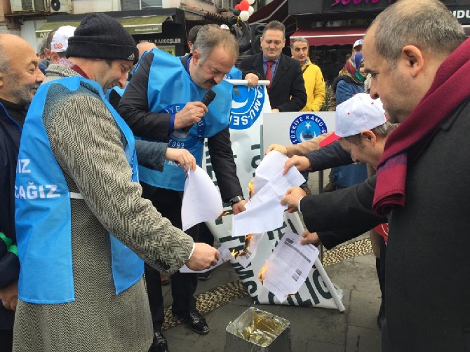 turkiye-kamu-sen-uyeleri-rize’de-memur-maas-zammini-bordro-yakarak-protesto-etti-(8).jpg