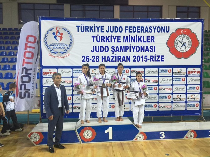 turkiye-minikler-judo-sampiyonasi-rizede-devam-ediyor-(1)-001.jpg