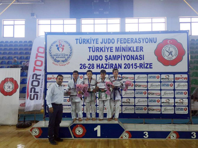 turkiye-minikler-judo-sampiyonasi-rizede-devam-ediyor-(2)-001.jpg