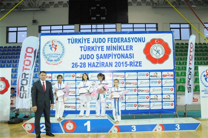 turkiye-minikler-judo-sampiyonasi-rizede-devam-ediyor-(3).jpg
