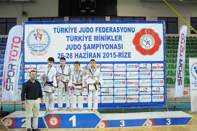 turkiye-minikler-judo-sampiyonasi-rizede-devam-ediyor-(6).jpg