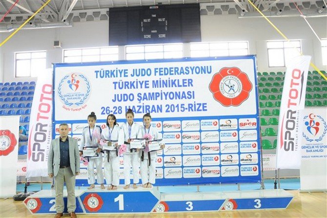turkiye-minikler-judo-sampiyonasi-rizede-devam-ediyor-(8).jpg