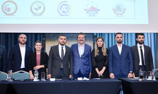 turkiye-odalar-ve-borsalar-birligi-tobb-baskani-m-rifat-hisarciklioglu-rize-ticaret-ve-sanayi-odasi-rtso-ile-rize-ticaret-borsasi-rtb-musterek-toplantisina-katildi-10.jpg