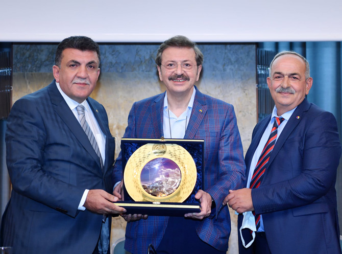 turkiye-odalar-ve-borsalar-birligi-tobb-baskani-m-rifat-hisarciklioglu-rize-ticaret-ve-sanayi-odasi-rtso-ile-rize-ticaret-borsasi-rtb-musterek-toplantisina-katildi-13.jpg