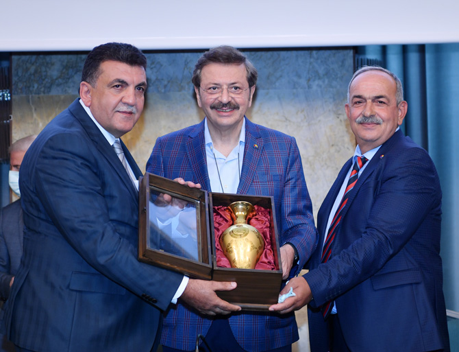 turkiye-odalar-ve-borsalar-birligi-tobb-baskani-m-rifat-hisarciklioglu-rize-ticaret-ve-sanayi-odasi-rtso-ile-rize-ticaret-borsasi-rtb-musterek-toplantisina-katildi-4.jpg