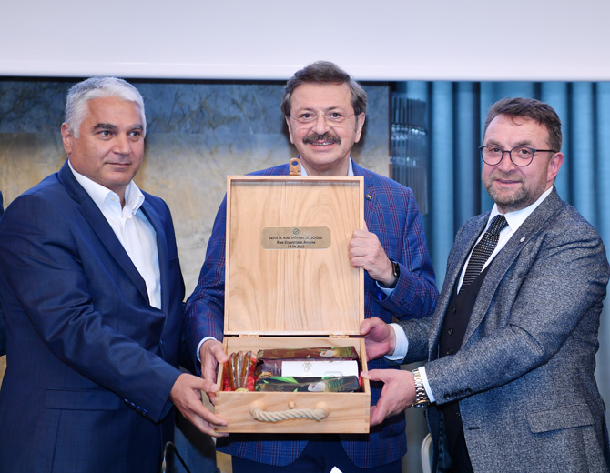 turkiye-odalar-ve-borsalar-birligi-tobb-baskani-m-rifat-hisarciklioglu-rize-ticaret-ve-sanayi-odasi-rtso-ile-rize-ticaret-borsasi-rtb-musterek-toplantisina-katildi-5.jpg