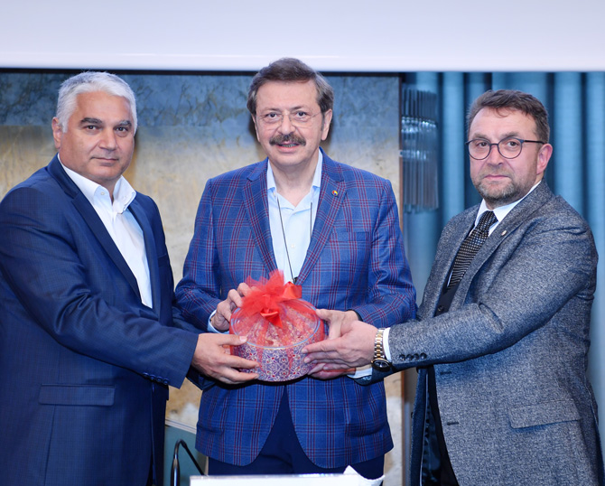 turkiye-odalar-ve-borsalar-birligi-tobb-baskani-m-rifat-hisarciklioglu-rize-ticaret-ve-sanayi-odasi-rtso-ile-rize-ticaret-borsasi-rtb-musterek-toplantisina-katildi-6.jpg