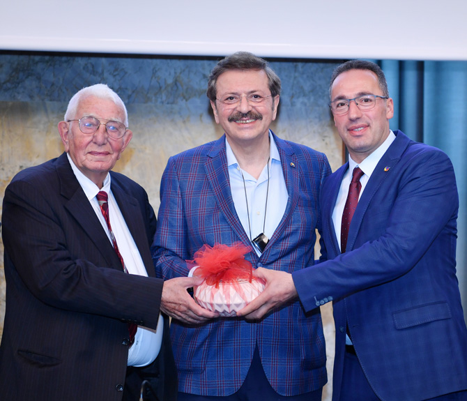 turkiye-odalar-ve-borsalar-birligi-tobb-baskani-m-rifat-hisarciklioglu-rize-ticaret-ve-sanayi-odasi-rtso-ile-rize-ticaret-borsasi-rtb-musterek-toplantisina-katildi-7.jpg