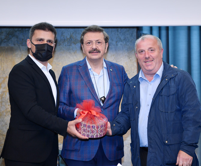 turkiye-odalar-ve-borsalar-birligi-tobb-baskani-m-rifat-hisarciklioglu-rize-ticaret-ve-sanayi-odasi-rtso-ile-rize-ticaret-borsasi-rtb-musterek-toplantisina-katildi-8.jpg