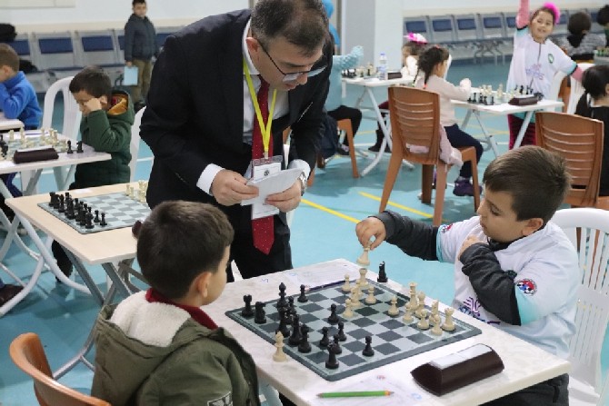 turkiye-satranc-federasyonu-rize-il-temsilciligi-tarafindan-rize’de-duzenlenen-“kucukler-ve-yildizlar-rize-il-birinciligi”-turnuvasi-basladi-(7).jpg