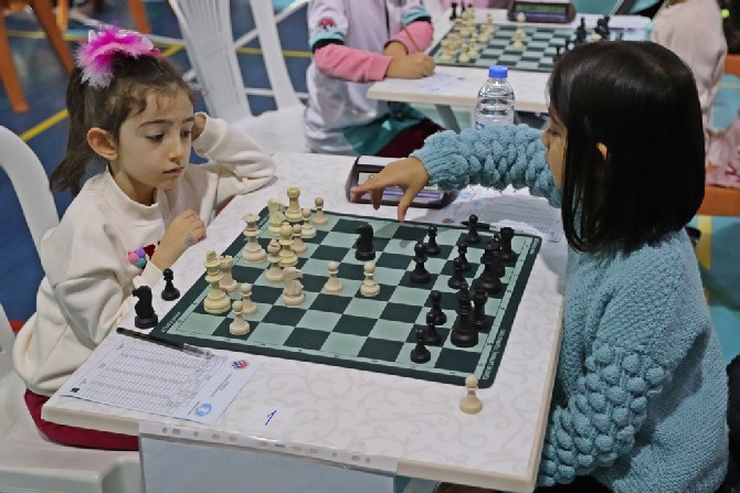 turkiye-satranc-federasyonu-rize-il-temsilciligi-tarafindan-rize’de-duzenlenen-“kucukler-ve-yildizlar-rize-il-birinciligi”-turnuvasi-basladi-(8).jpg