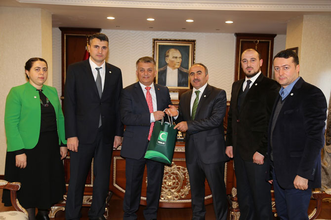 turkiye-yesilay-cemiyeti-rize-subesinden-ersin-yaziciya-ziyaret.jpg