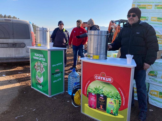 turkiyenin-yuzu-caykur-deprem-bolgelerinde-sicak-cay-ikram-nokta-sayisinda-100e-yaklasiyor-10.jpg