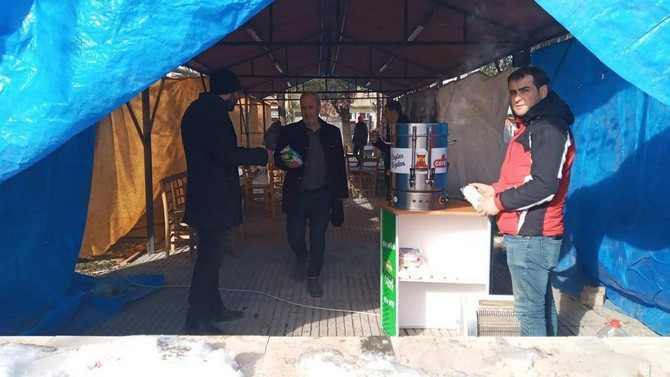 turkiyenin-yuzu-caykur-deprem-bolgelerinde-sicak-cay-ikram-nokta-sayisinda-100e-yaklasiyor-12.jpg