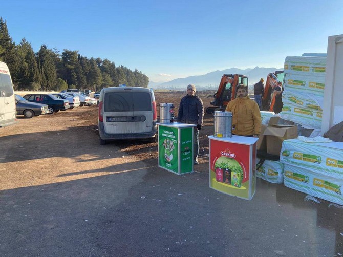 turkiyenin-yuzu-caykur-deprem-bolgelerinde-sicak-cay-ikram-nokta-sayisinda-100e-yaklasiyor-7.jpg