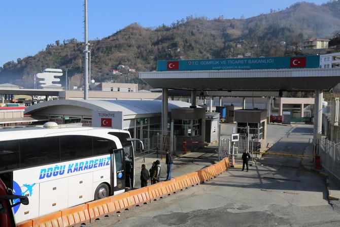 turkiyeye-11-tir-kacak-ceviz-ve-fistik-getirildi-(10).jpg