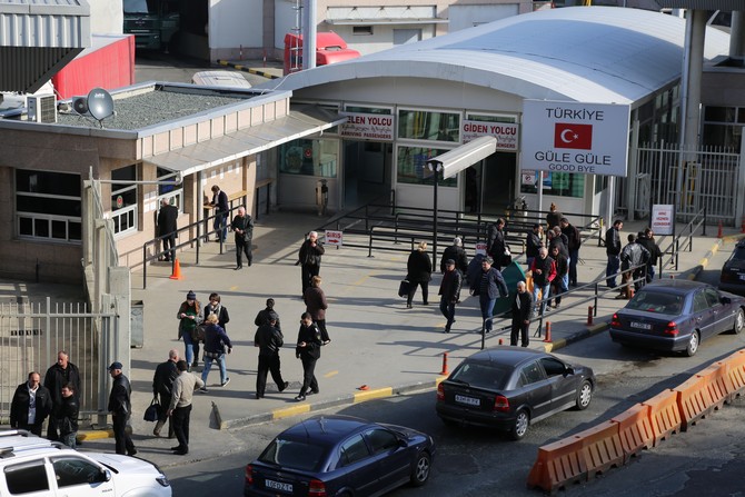 turkiyeye-11-tir-kacak-ceviz-ve-fistik-getirildi-(12).jpg