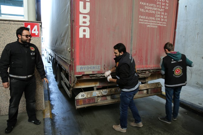 turkiyeye-11-tir-kacak-ceviz-ve-fistik-getirildi-(2).jpg