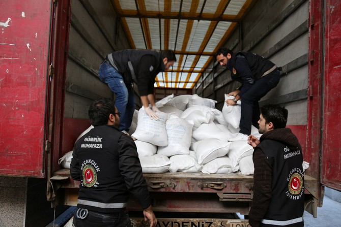 turkiyeye-11-tir-kacak-ceviz-ve-fistik-getirildi-(3).jpg