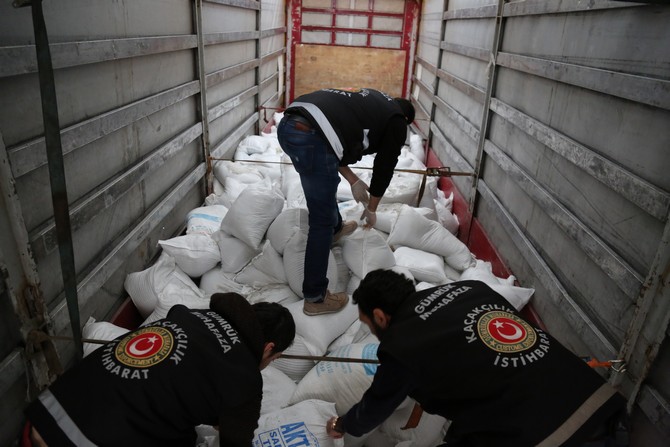 turkiyeye-11-tir-kacak-ceviz-ve-fistik-getirildi-(5).jpg