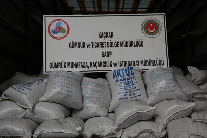 turkiyeye-11-tir-kacak-ceviz-ve-fistik-getirildi-(8).jpg