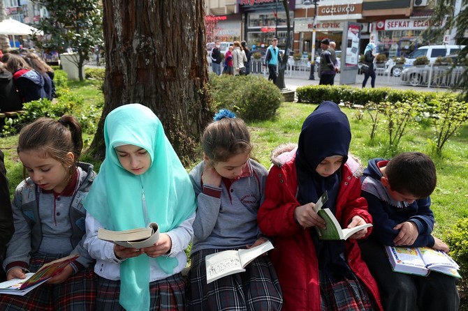tuzcuoglu-memisaga-parkinda-kitap-okuma-etkinligi-duzenlendi-(9).jpg
