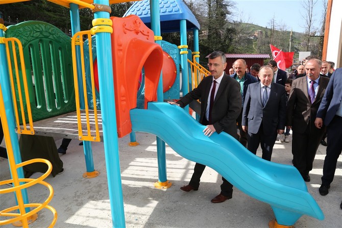 tuzla-belediye-baskanliginin-ve-birkac-sivil-toplum-kurulusunun-katkilari-ile-anbarlik-ilkokulunda-olusturulan-oyun-parkinin-acilisi-yapildi-(5).jpg