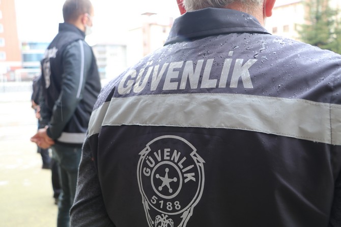 typli-guvenlik-gorevlileri-islerinde-sureklilik-istiyor-(5).jpg