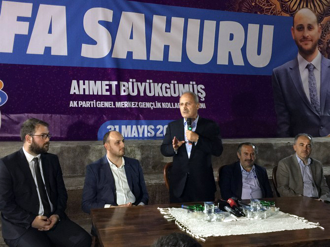 ulastirma-ve-altyapi-bakani-mehmet-cahit-turhan,-ak-parti-rize-genclik-kollarinin-duzenledigi-vefa-sahuru-programina-katildi-(10).jpg