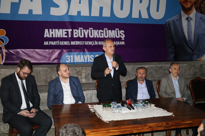 ulastirma-ve-altyapi-bakani-mehmet-cahit-turhan,-ak-parti-rize-genclik-kollarinin-duzenledigi-vefa-sahuru-programina-katildi-(3).jpg