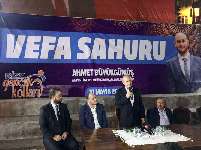 ulastirma-ve-altyapi-bakani-mehmet-cahit-turhan,-ak-parti-rize-genclik-kollarinin-duzenledigi-vefa-sahuru-programina-katildi-(6).jpg
