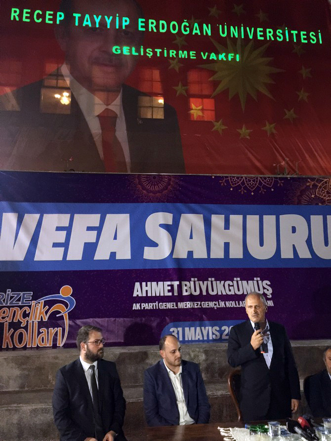 ulastirma-ve-altyapi-bakani-mehmet-cahit-turhan,-ak-parti-rize-genclik-kollarinin-duzenledigi-vefa-sahuru-programina-katildi-(7).jpg