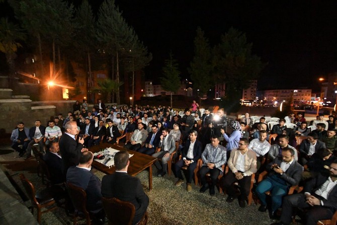 ulastirma-ve-altyapi-bakani-mehmet-cahit-turhan,-ak-parti-rize-il-genclik-kollari-tarafindan-duzenlenen sahur-programinda-(2).jpg