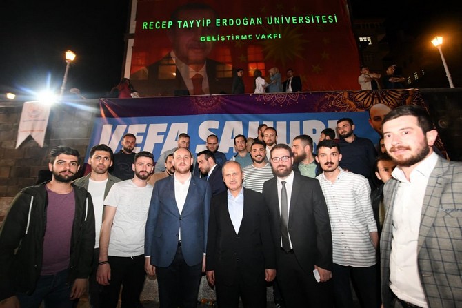 ulastirma-ve-altyapi-bakani-mehmet-cahit-turhan,-ak-parti-rize-il-genclik-kollari-tarafindan-duzenlenen sahur-programinda-(3).jpg