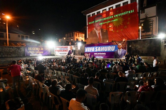 ulastirma-ve-altyapi-bakani-mehmet-cahit-turhan,-ak-parti-rize-il-genclik-kollari-tarafindan-duzenlenen sahur-programinda-(4).jpg