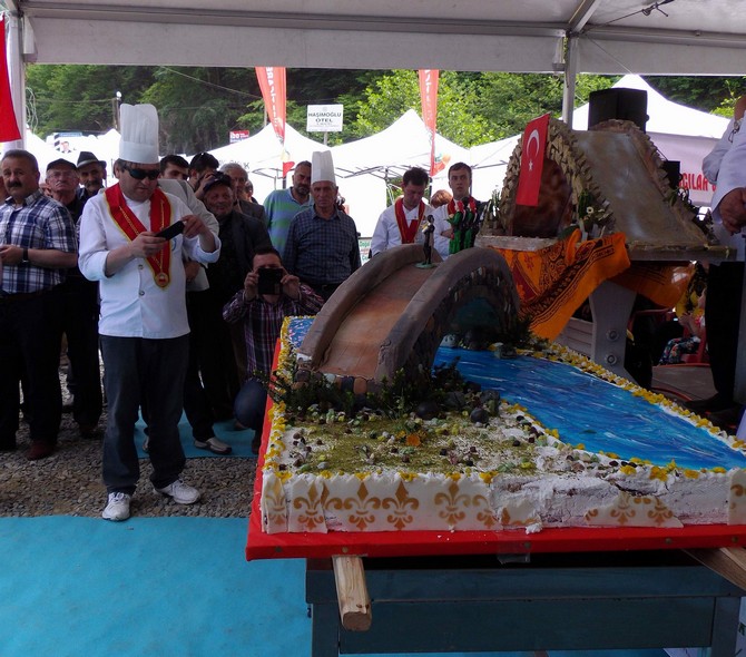 uluslararasi-pastacilar-festivali-rize-camlihemsin-(1).jpg