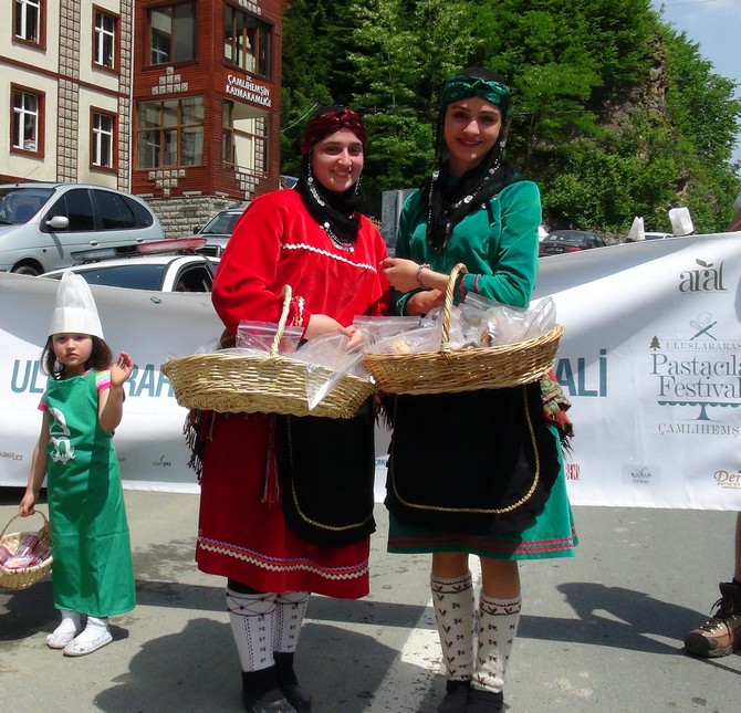 uluslararasi-pastacilar-festivali-rize-camlihemsin-(3).jpg