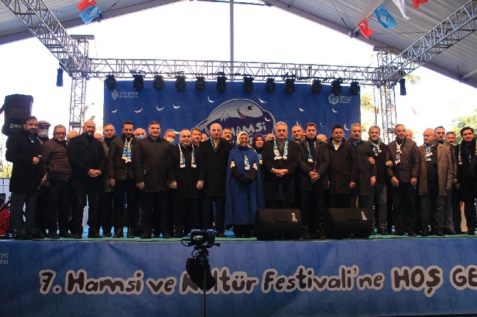 umraniyede-7-hamsi-ve-horon-festivalinde-10-ton-hamsi-dagitildi-3.jpg