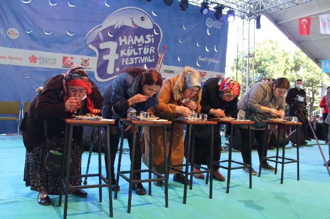 umraniyede-7-hamsi-ve-horon-festivalinde-10-ton-hamsi-dagitildi-7.jpg