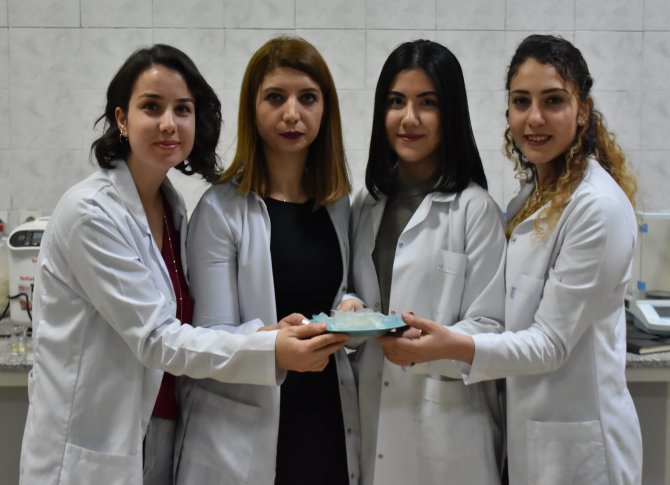 universite-ogrencileri-yenilebilir-plastik-uretti-3.jpg
