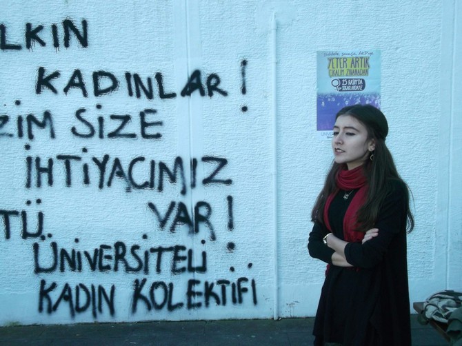 universite-ogrencilerinden-kadina-siddete-tepki-(2).jpg